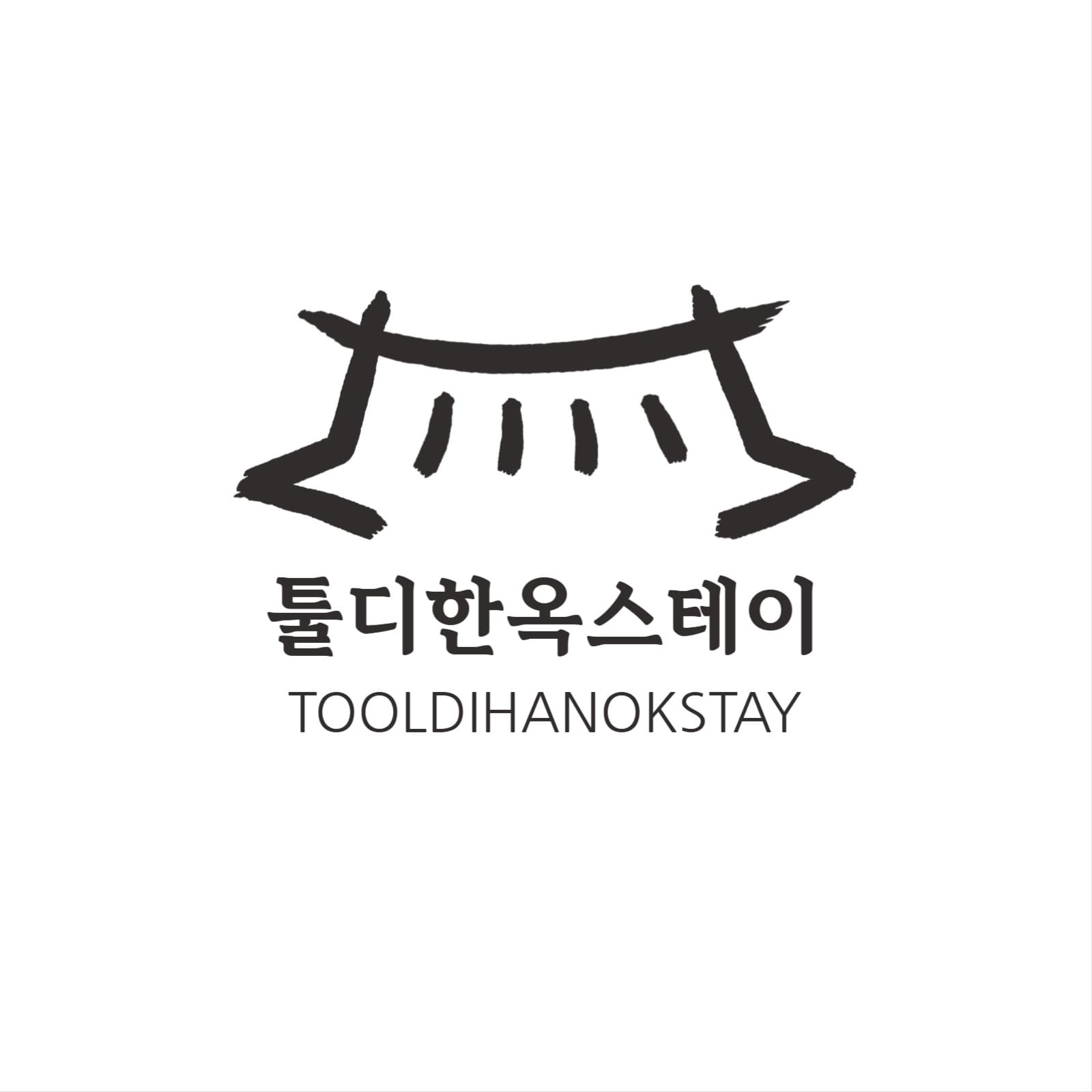 흑백 심플한 한옥 스테이 로고
